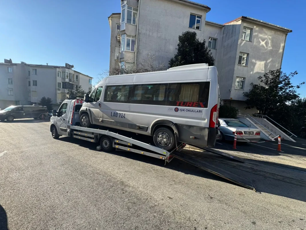 Beşiktaş’ta oto kurtarıcı aracı ile yol yardım hizmeti